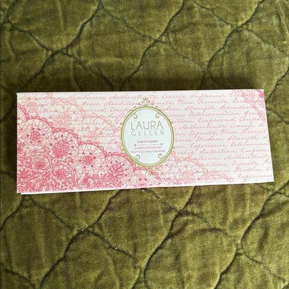 Laura Geller Baked Kisses Eyeshadow Palette with Neutral Tones - Picture 3 of 5